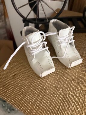 Pingo White Perforated Lace-Up Baby Walkers